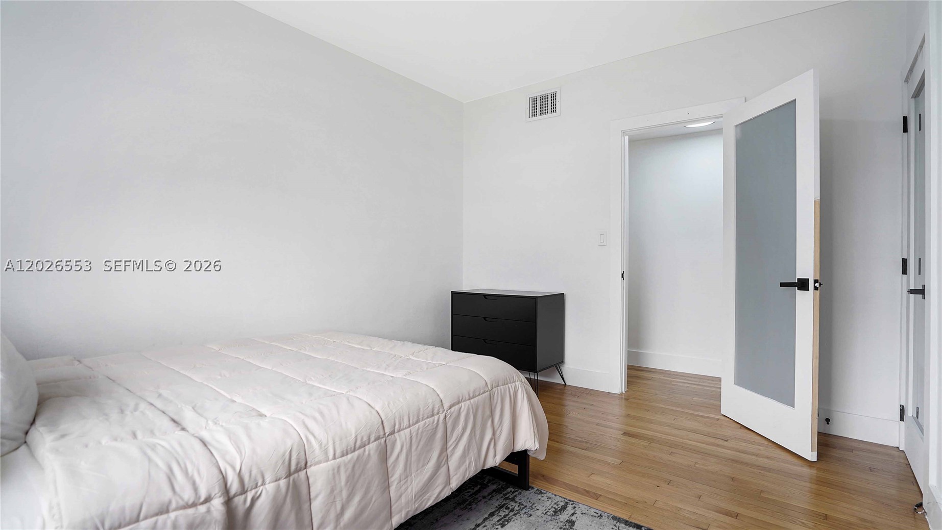 815 W 39 Property Photo 11