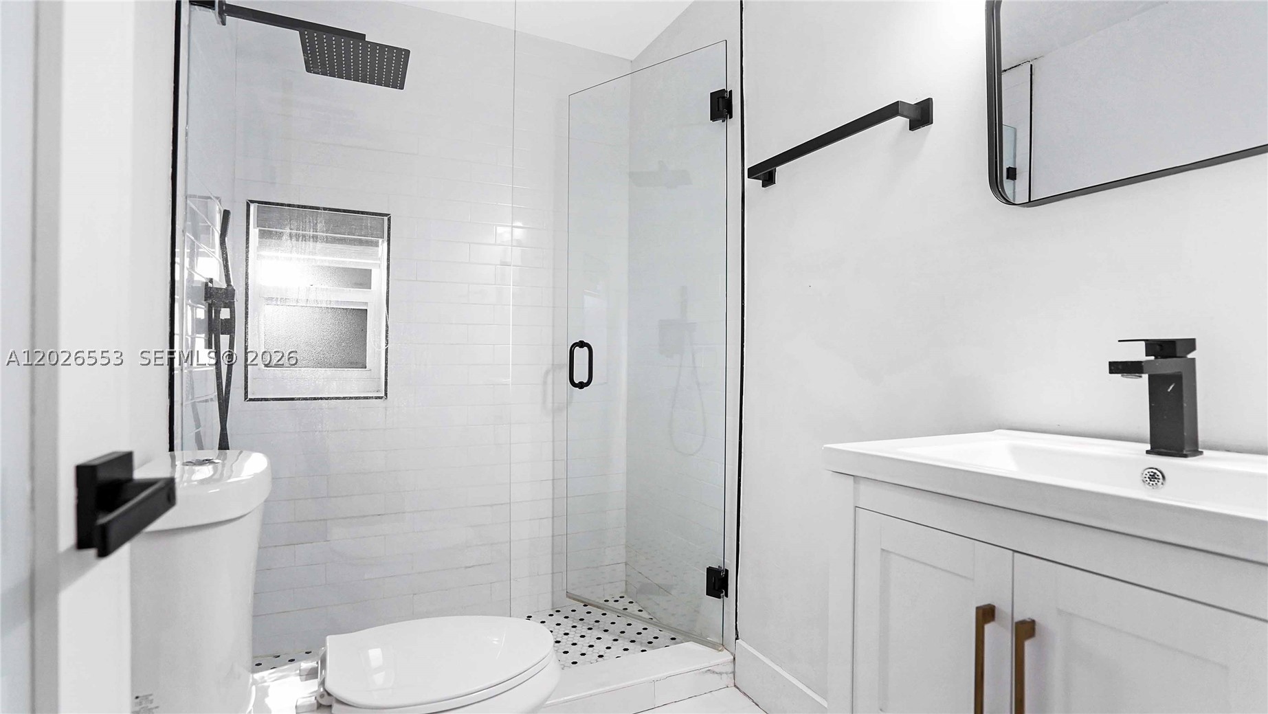 815 W 39 Property Photo 14