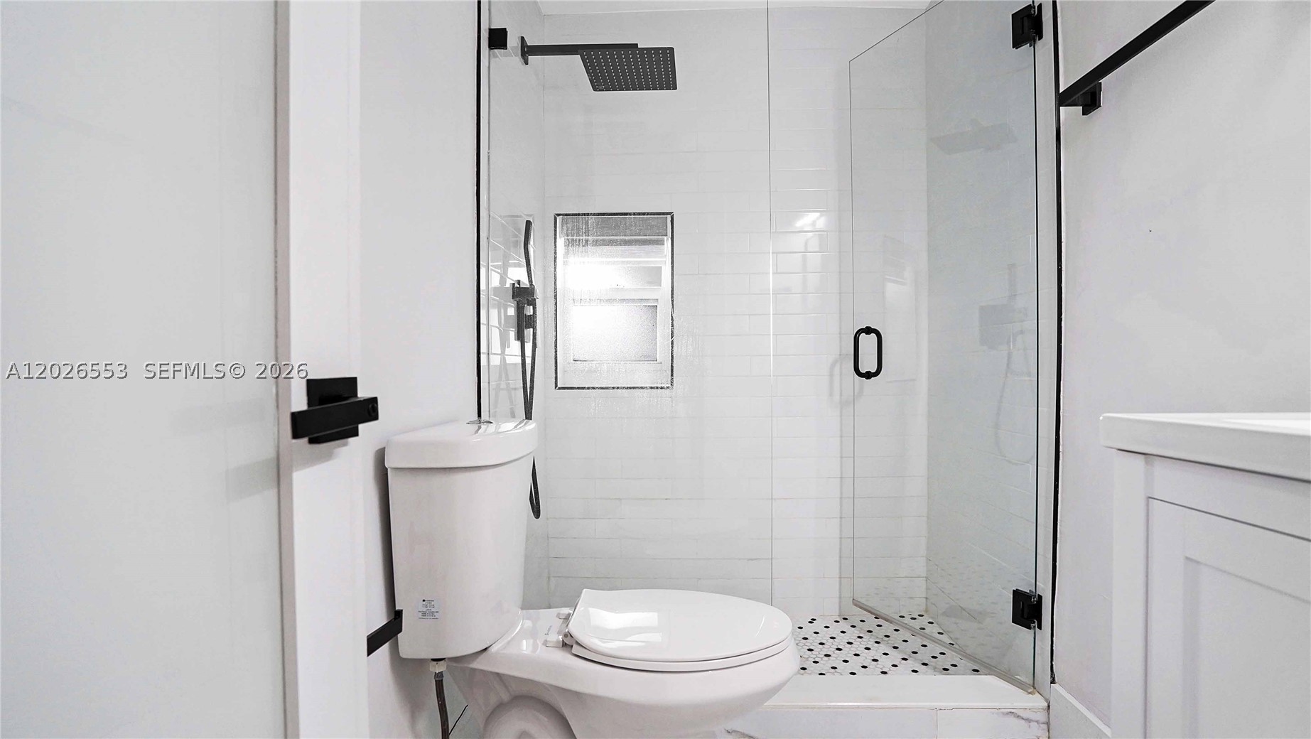 815 W 39 Property Photo 18