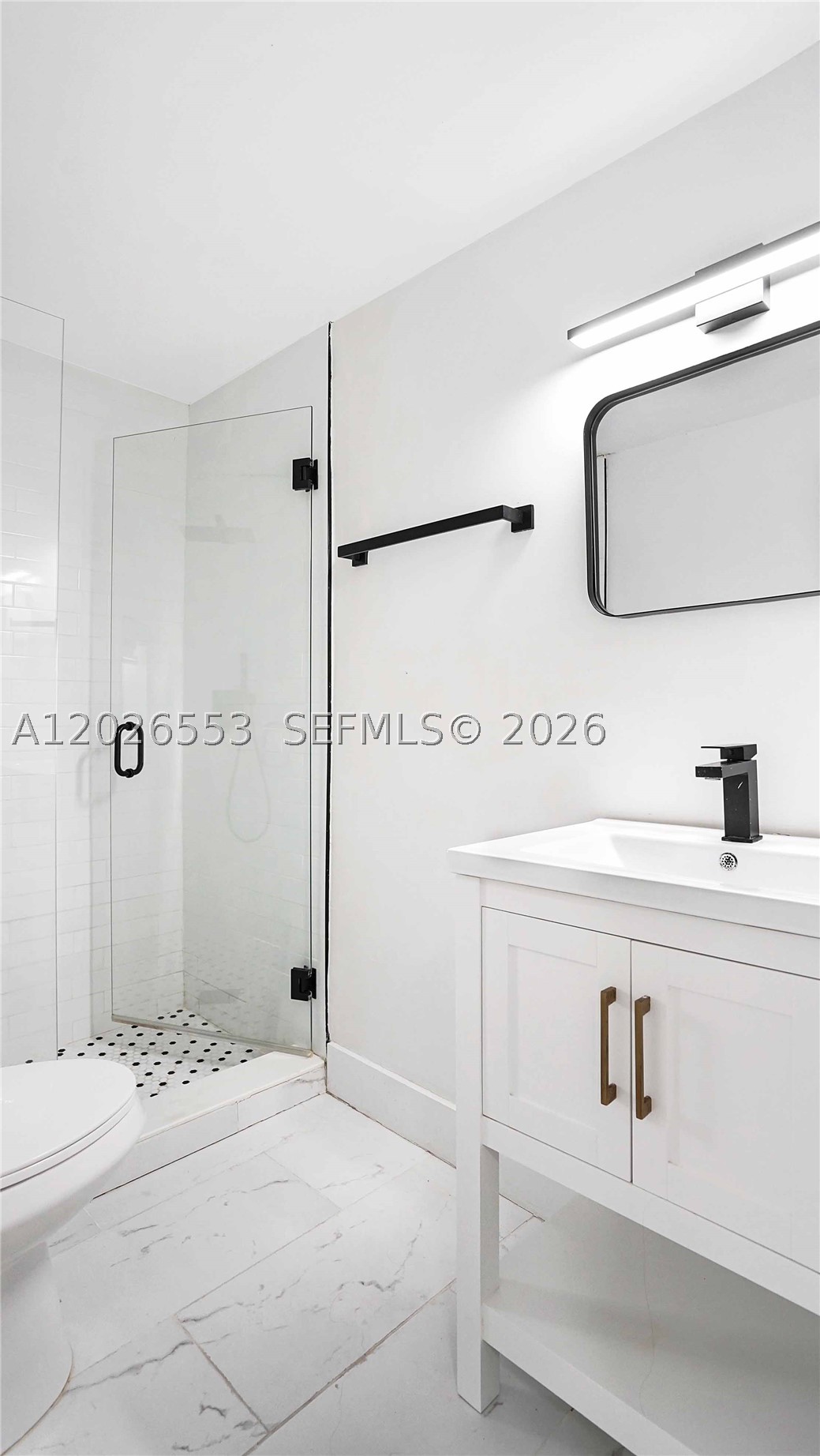 815 W 39 Property Photo 19