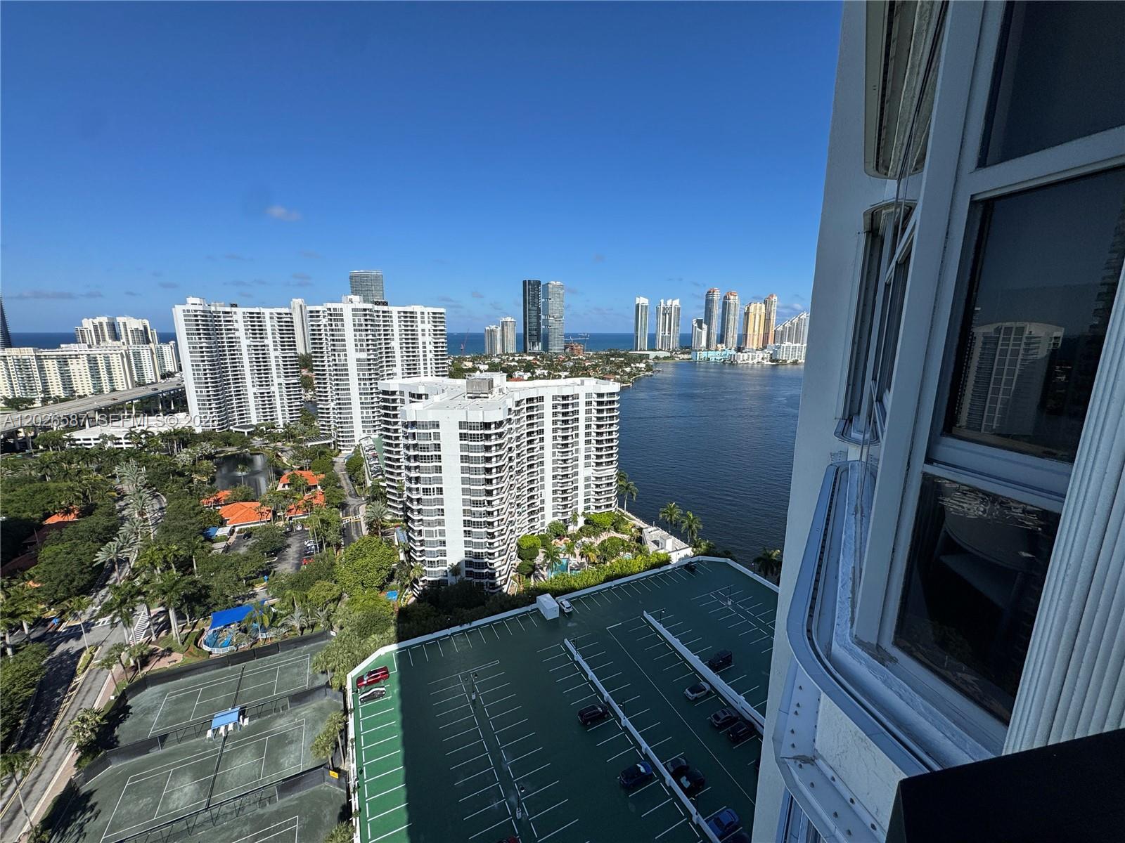 3530 Mystic Pointe Dr 2709 Property Photo 4