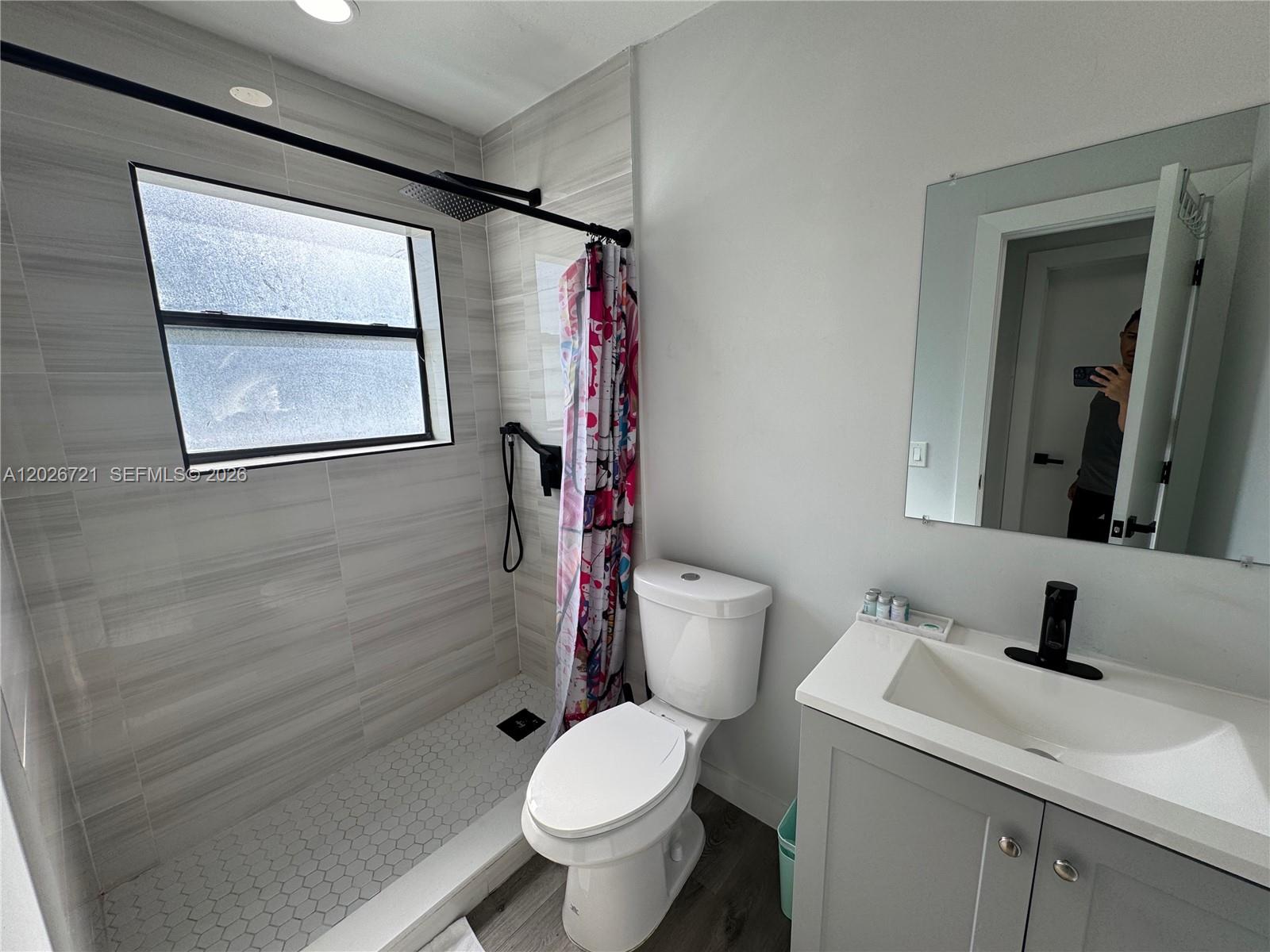 584 Nw 30th St 3 Property Photo 6
