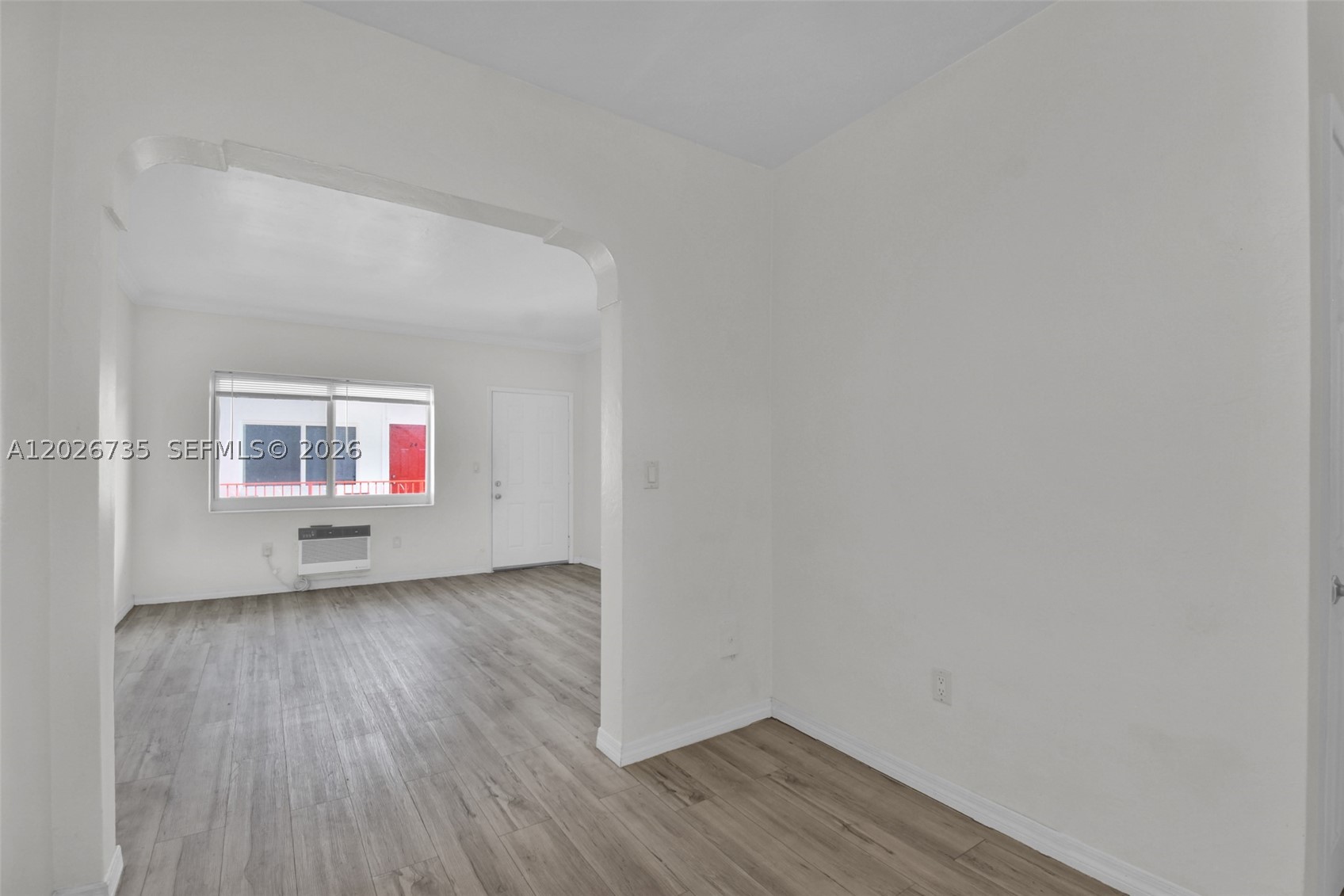 1135 Euclid Ave 202 Property Photo 4