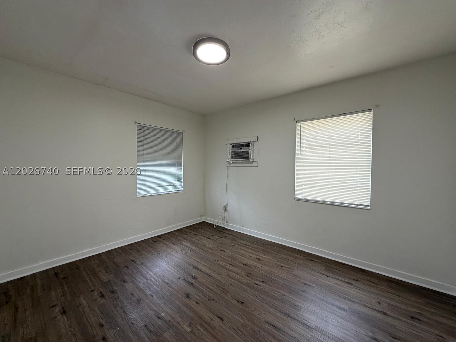 535 Sw 7th St 4 Property Photo 3