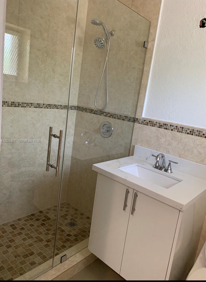 6498 Collins Ave 41