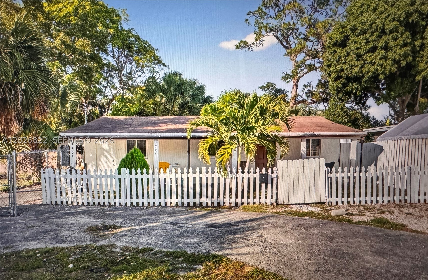 1705 Davie Blvd Property Photo 2
