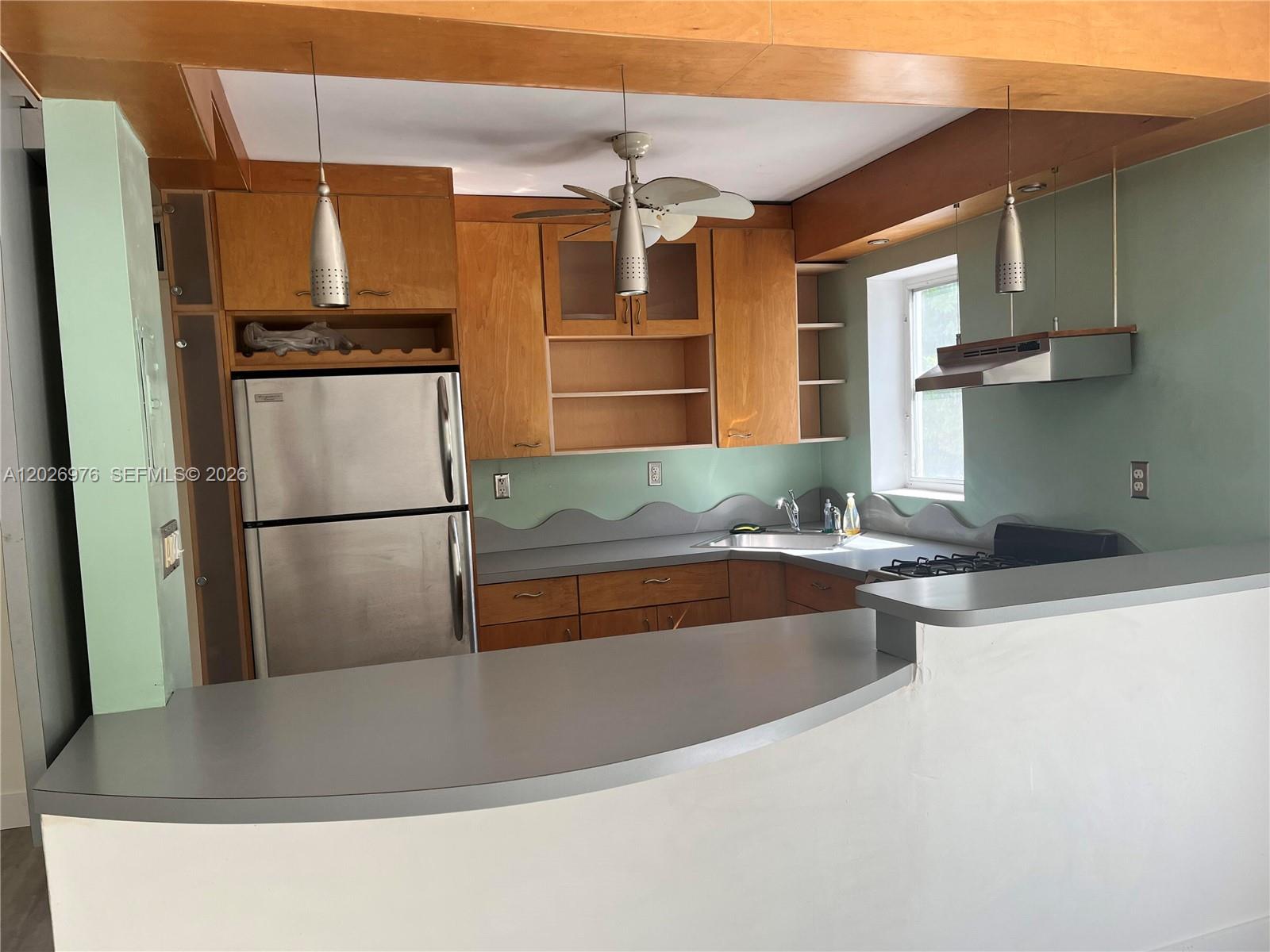 240 Collins Ave 2b Property Photo 4