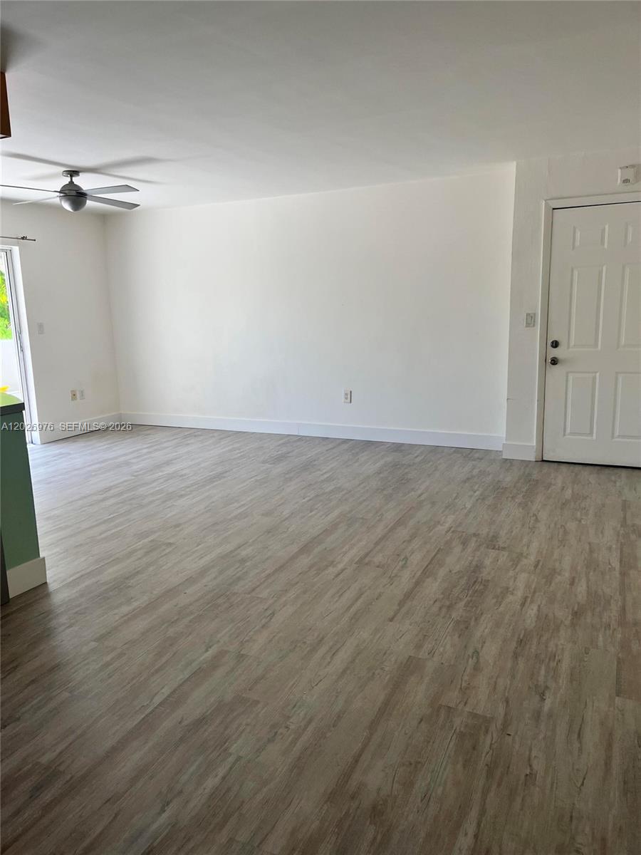 240 Collins Ave 2b Property Photo 6