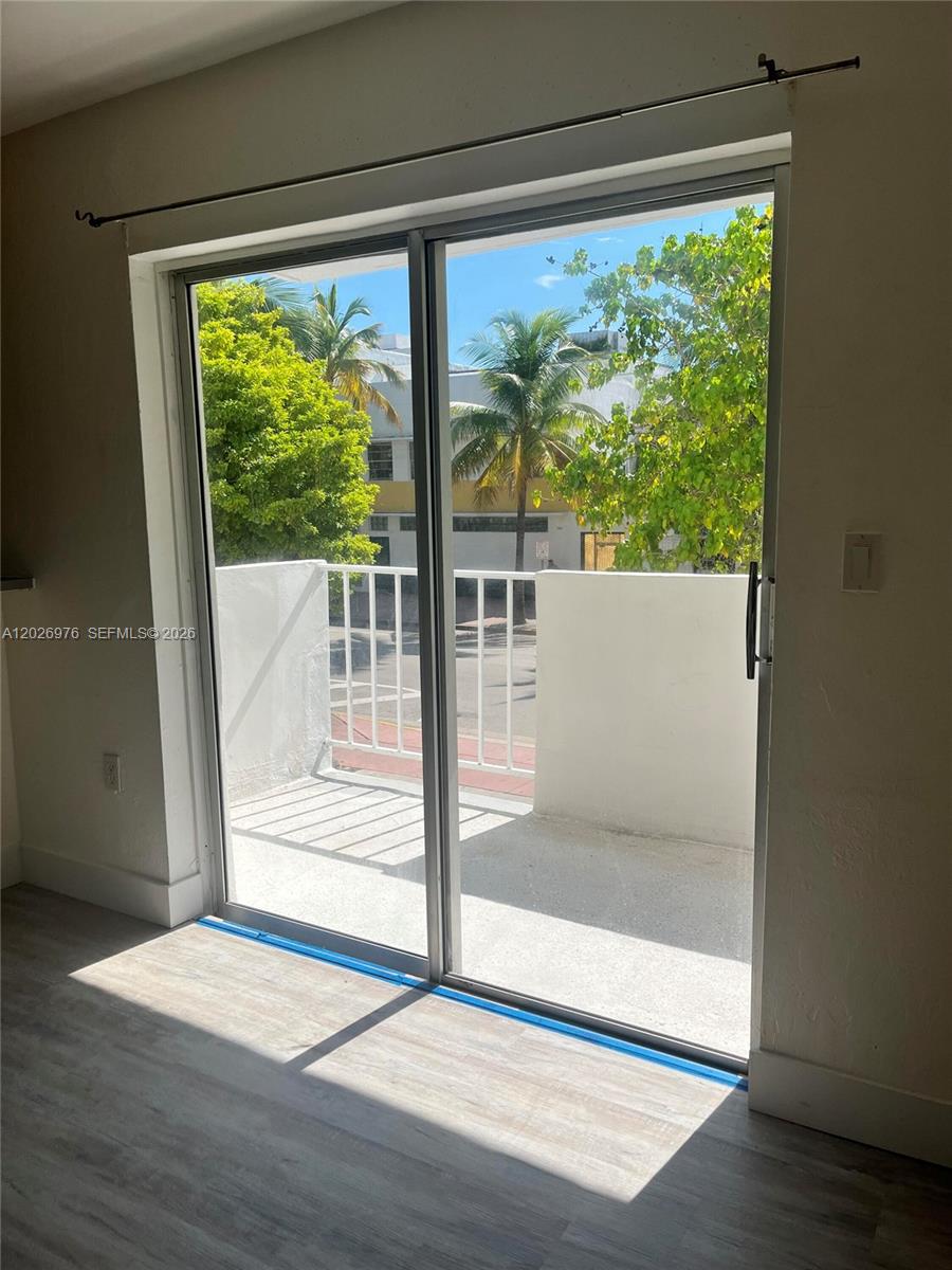 240 Collins Ave 2b Property Photo 7