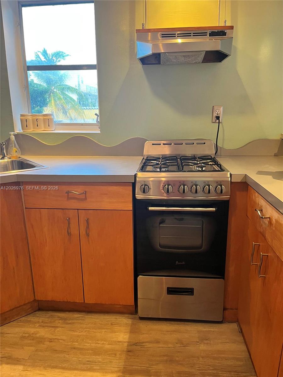 240 Collins Ave 2b Property Photo 9