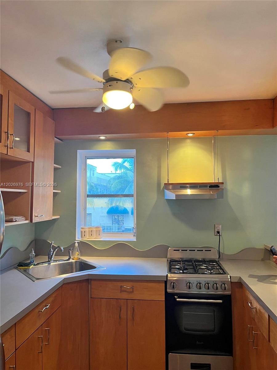 240 Collins Ave 2b Property Photo 10