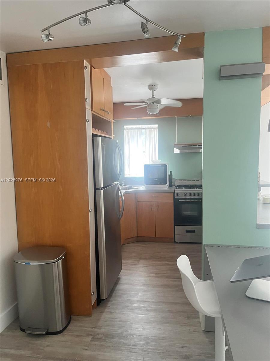 240 Collins Ave 2b Property Photo 13