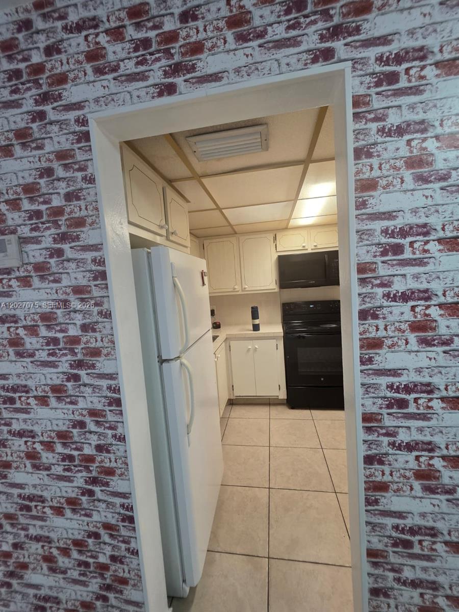 1175 Normandy Dr 3b Property Photo 5