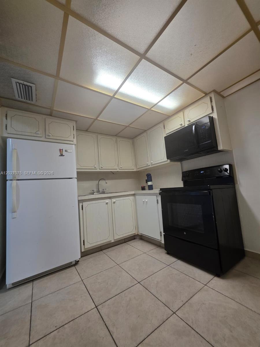 1175 Normandy Dr 3b Property Photo 6