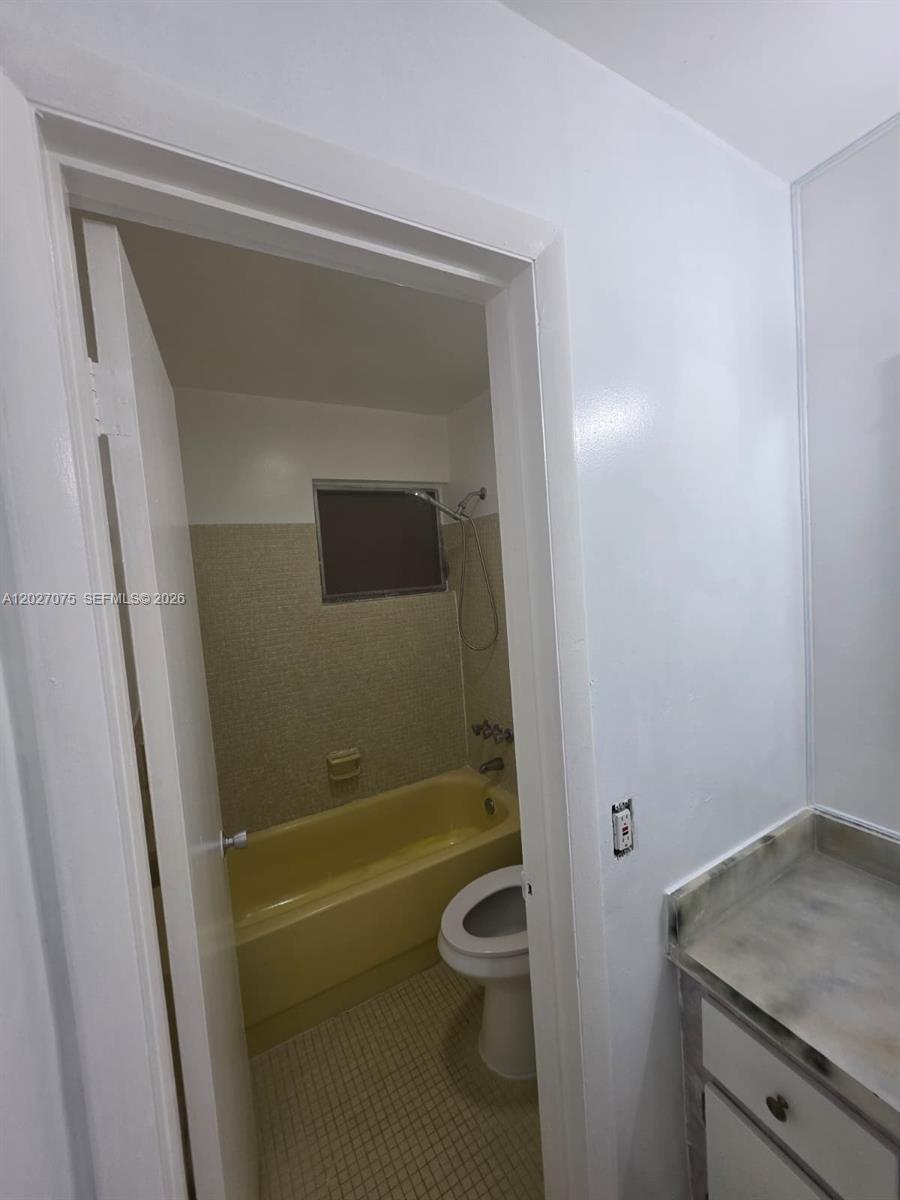 1175 Normandy Dr 3b Property Photo 7