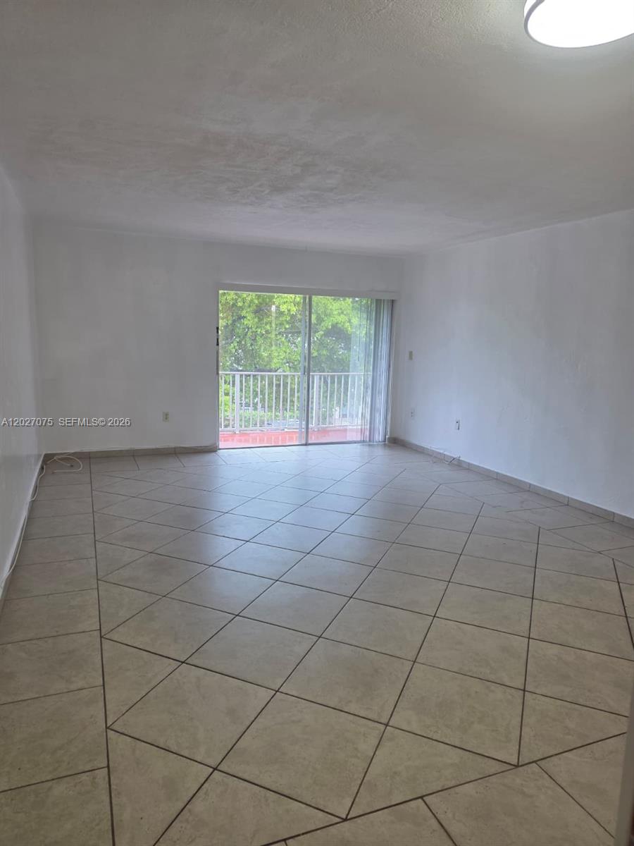 1175 Normandy Dr 3b Property Photo 9