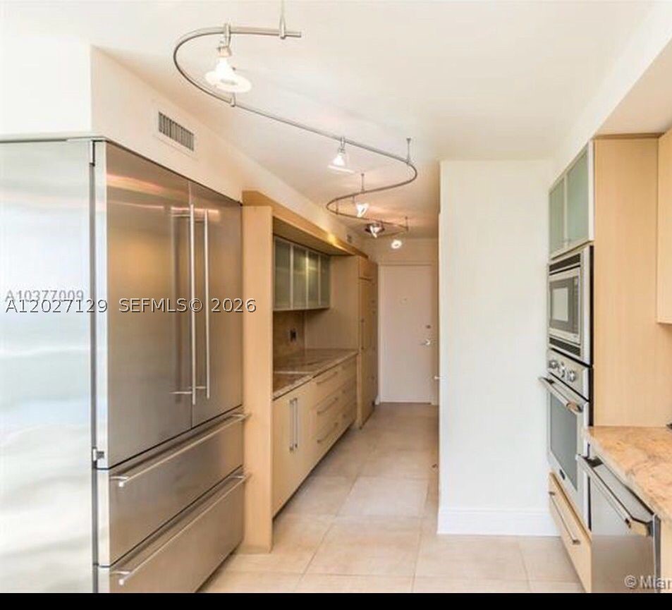 607 Ocean Dr 9k Property Photo 4