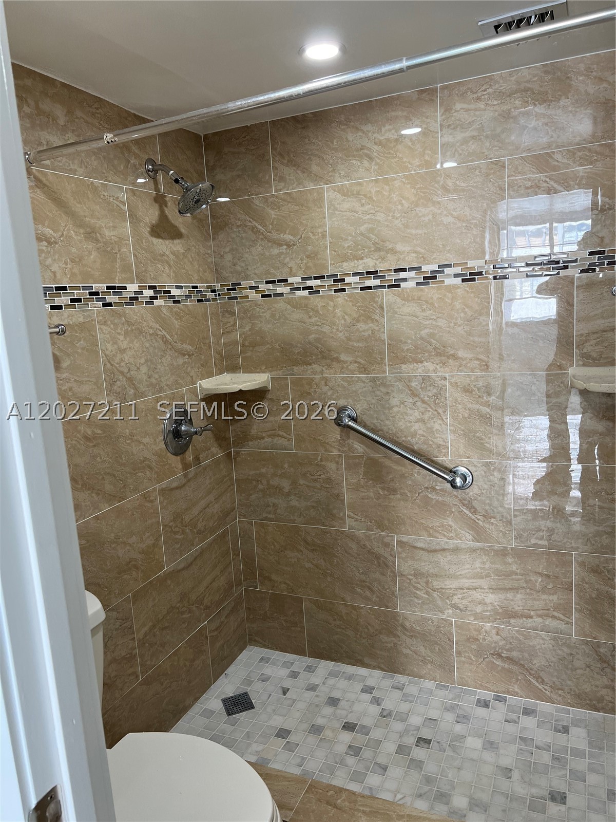 16710 Ne 9th Ave 409 Property Photo 10