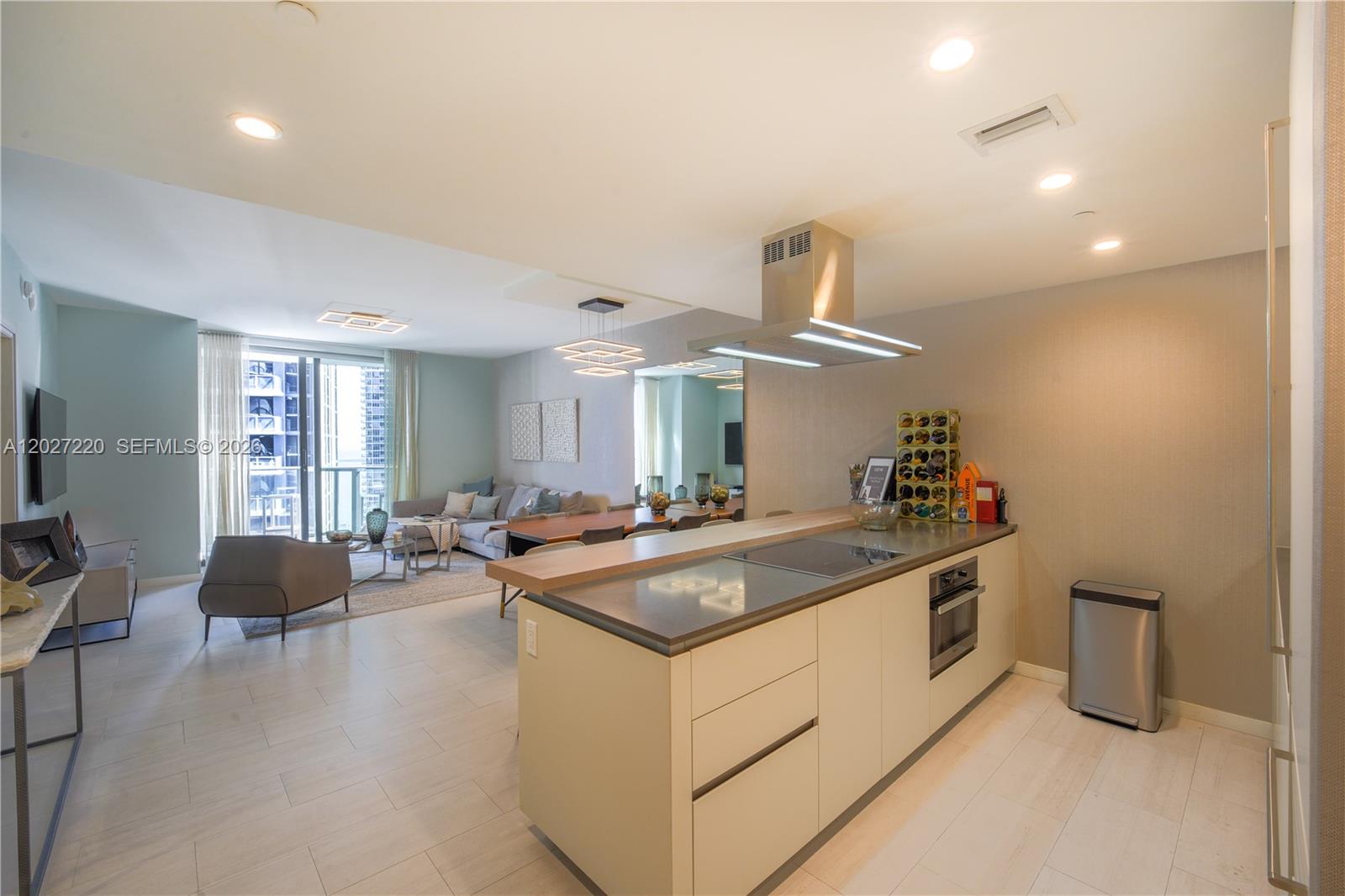 1000 Brickell Plz 3705 Property Photo 3
