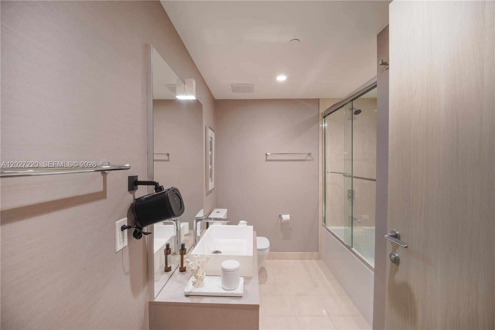1000 Brickell Plz 3705 Property Photo 12