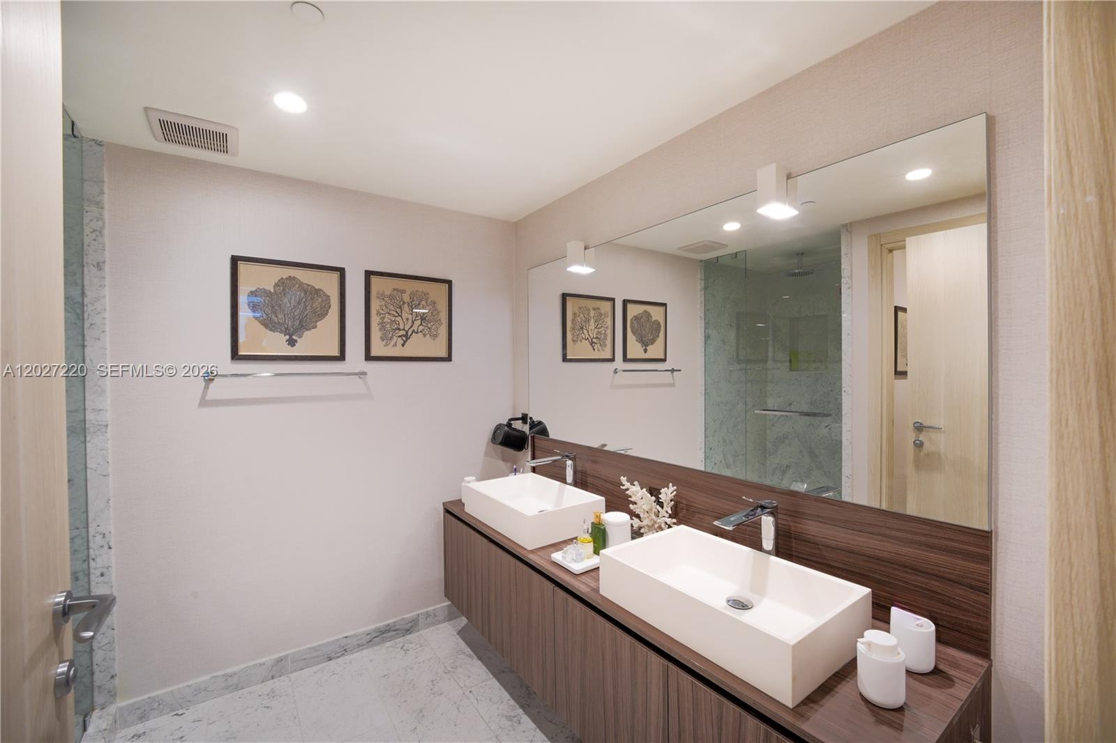 1000 Brickell Plz 3705 Property Photo 14