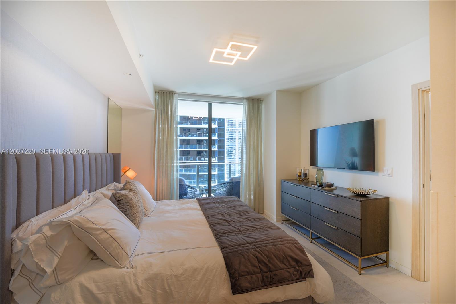 1000 Brickell Plz 3705 Property Photo 21