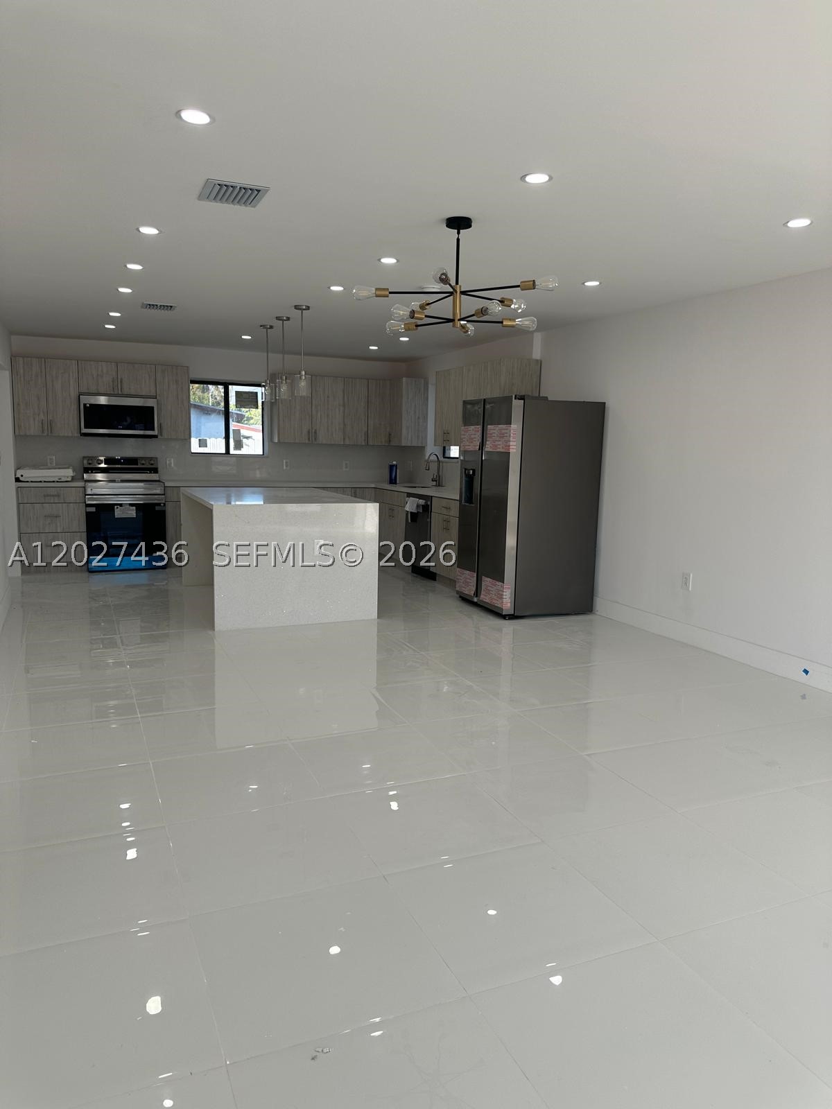 2041 Nw 190th Ter Property Photo 2