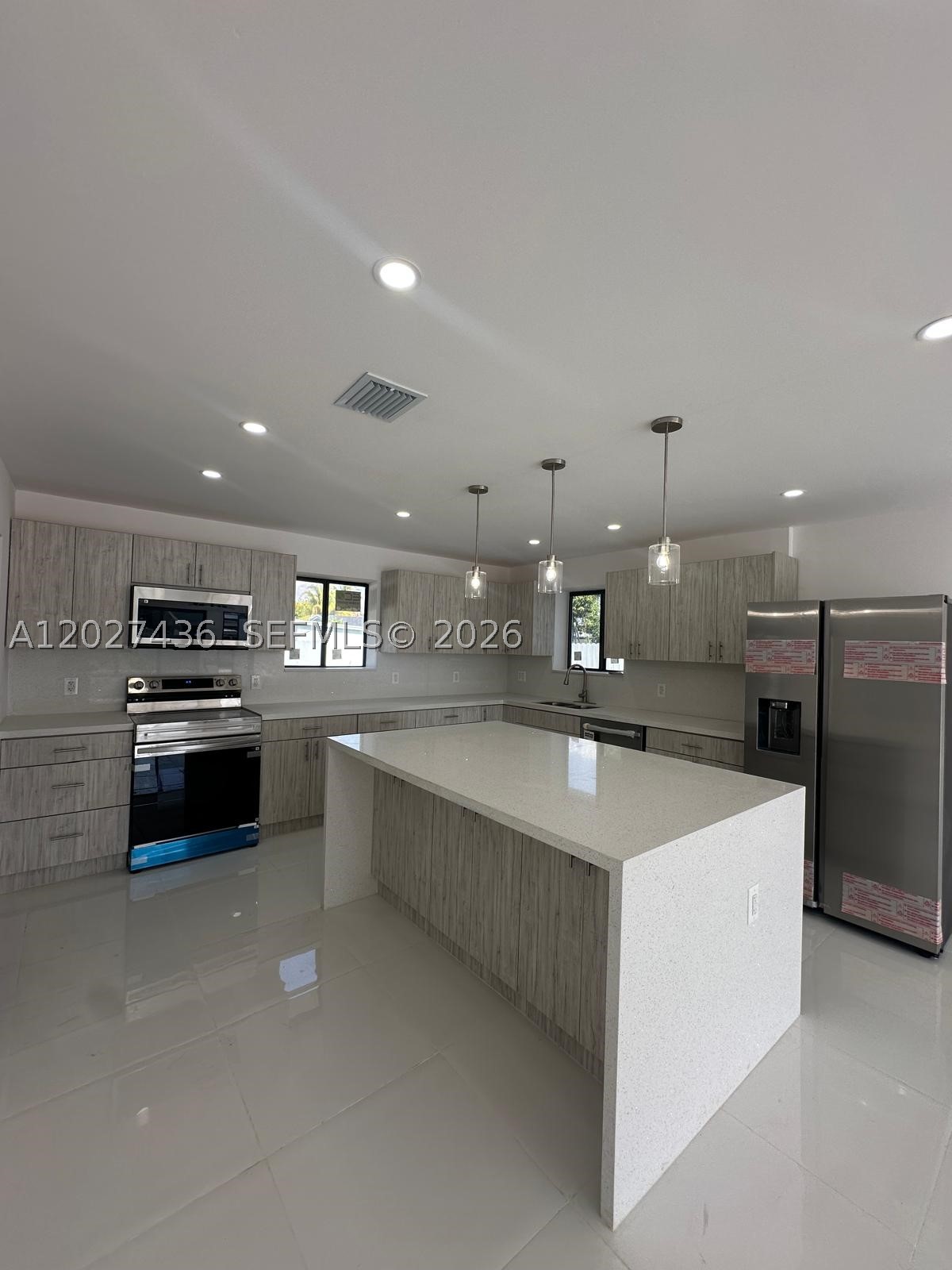 2041 Nw 190th Ter Property Photo 5