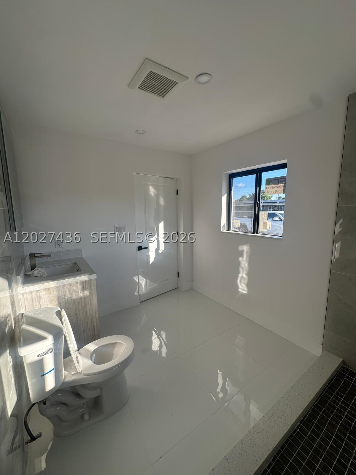 2041 Nw 190th Ter Property Photo 8