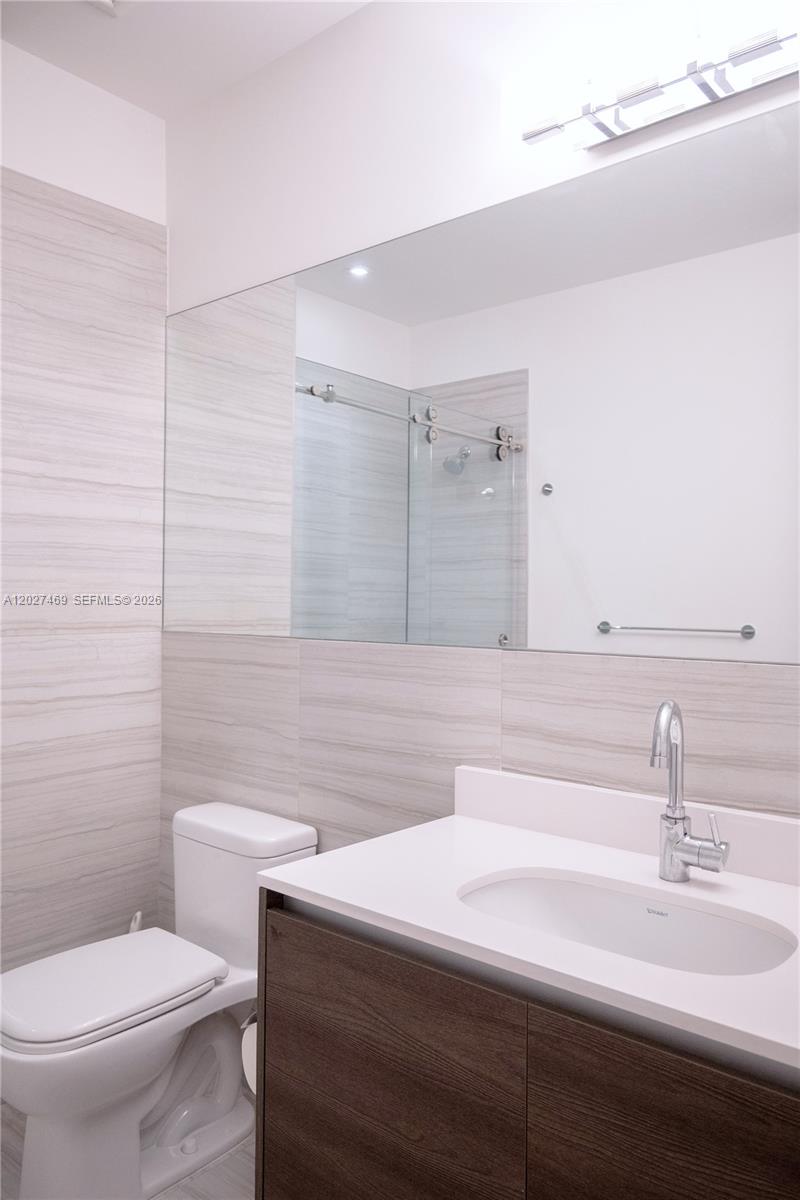301 Altara Ave 202 Property Photo 4
