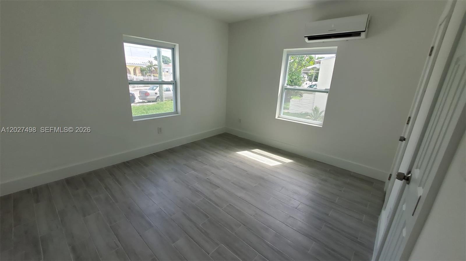 560 Nw 53rd St Property Photo 6