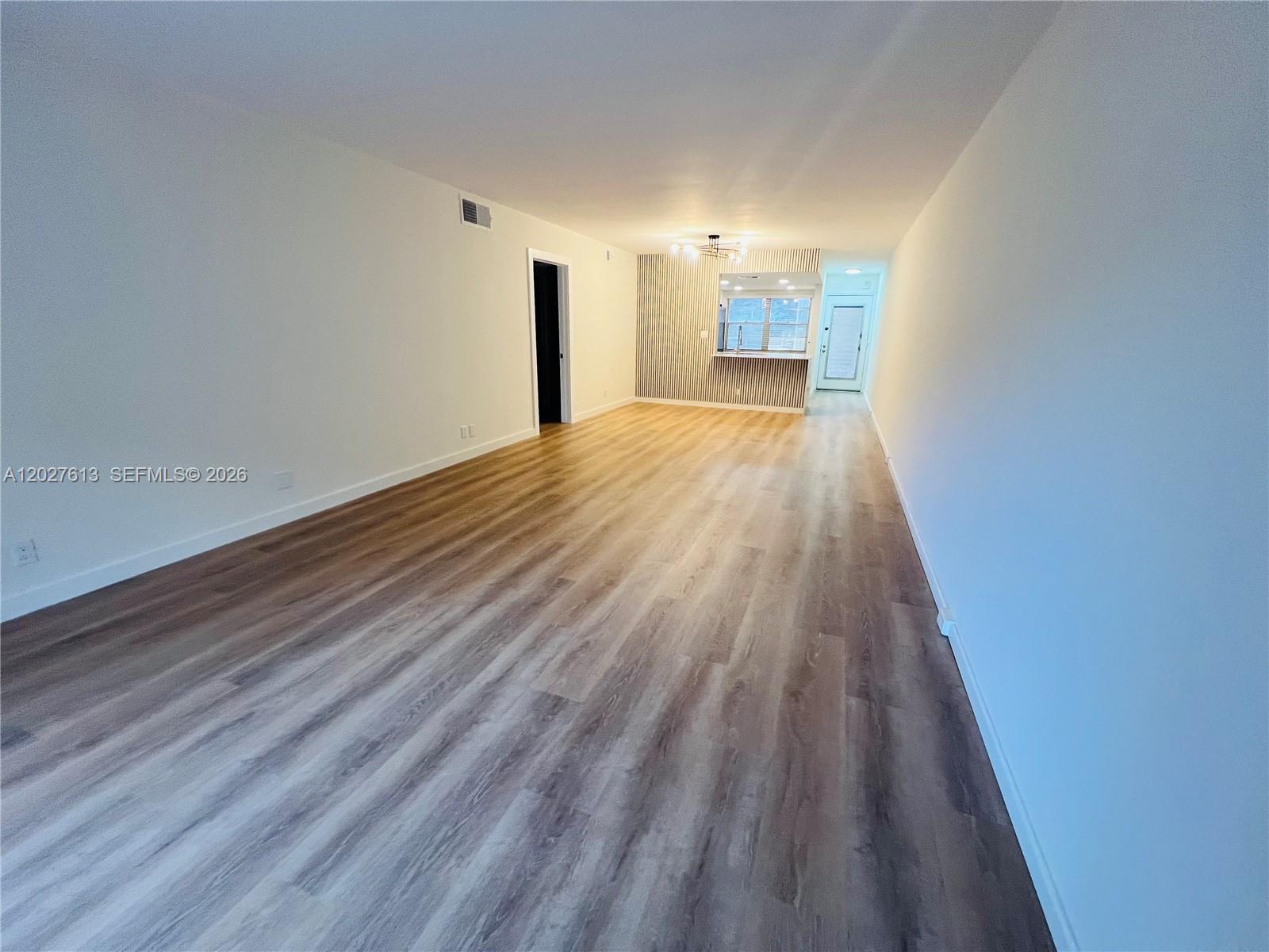 2402 Antigua Cir H1 Property Photo 5