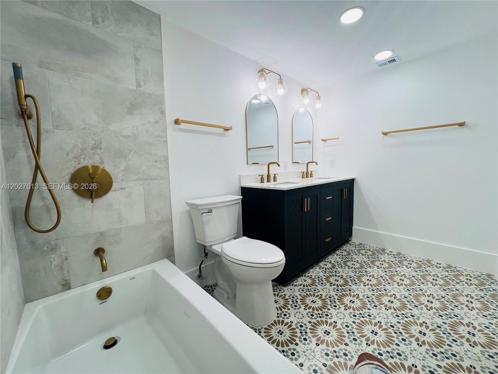 2402 Antigua Cir H1 Property Photo 15