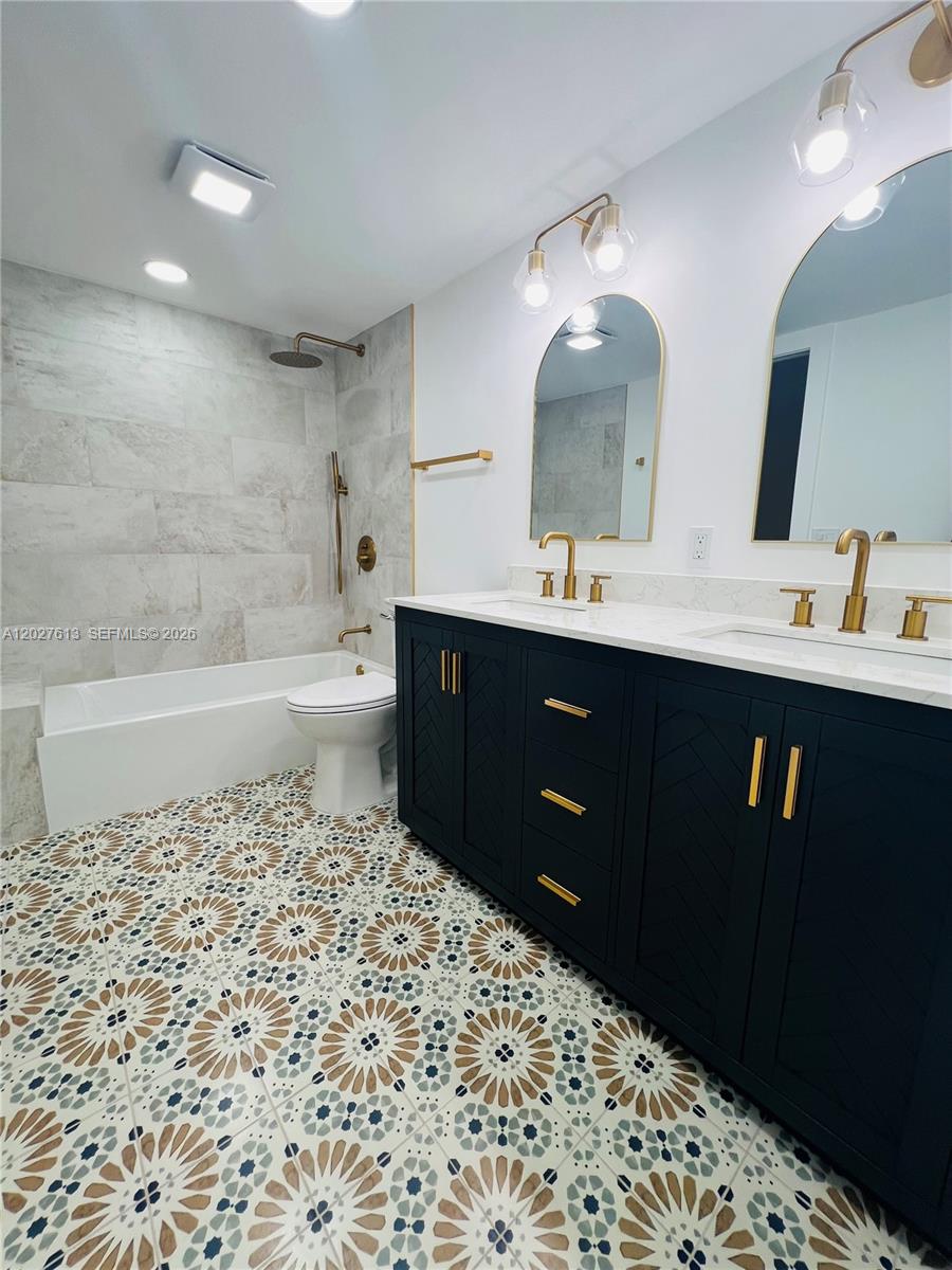 2402 Antigua Cir H1 Property Photo 16