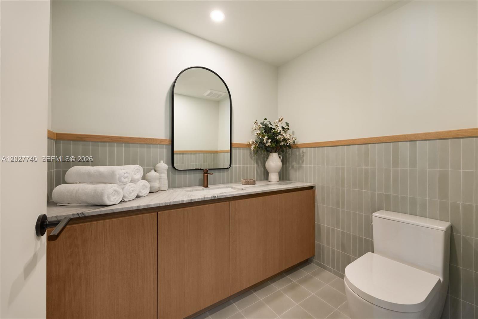 1177 Kane Concourse 404 Property Photo 43
