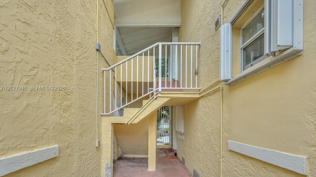 242 Sw 15th Ave Property Photo 8