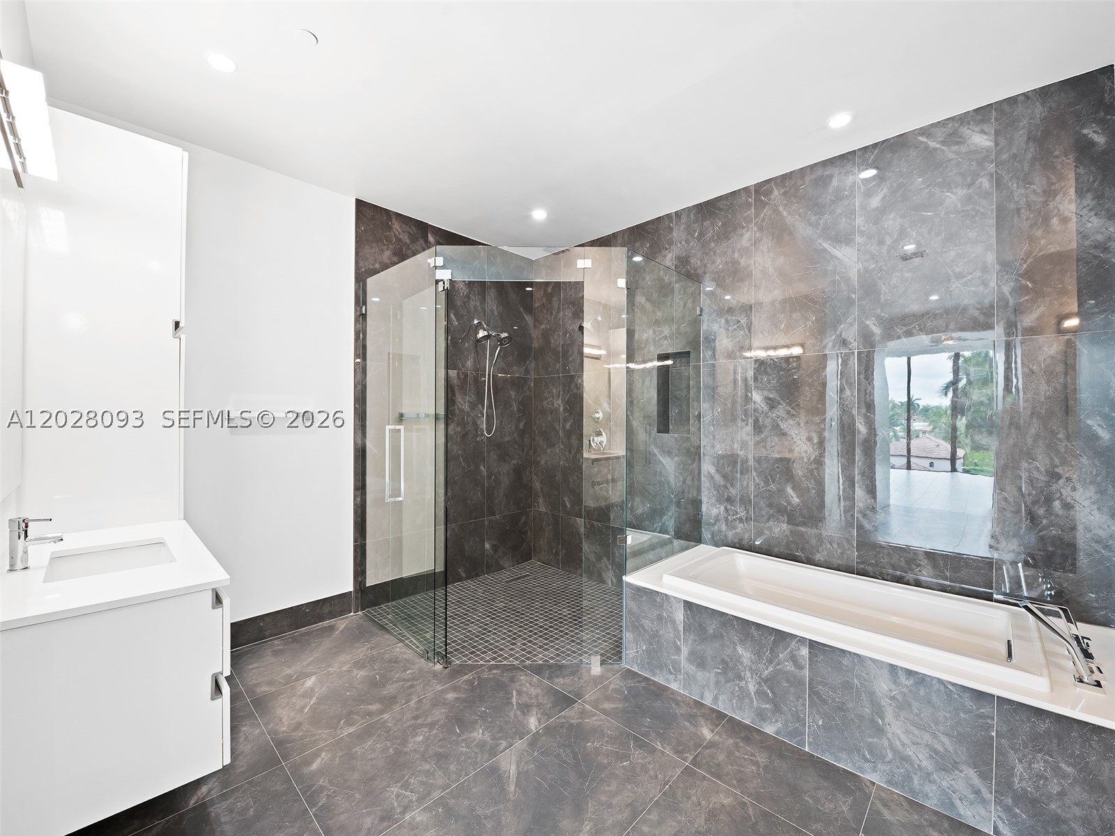 30 Isle Of Venice Dr 403 Property Photo 25