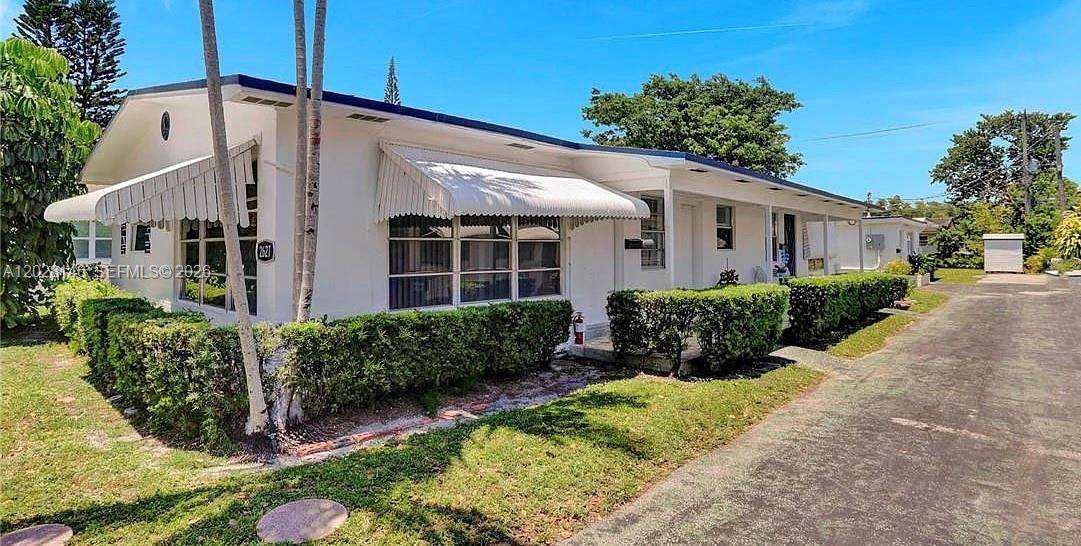 2627 Lincoln St Property Photo 1