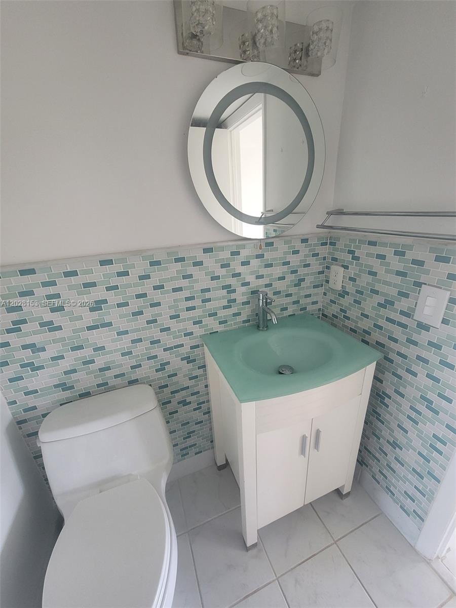 2600 Collins Ave 411 Property Photo 7