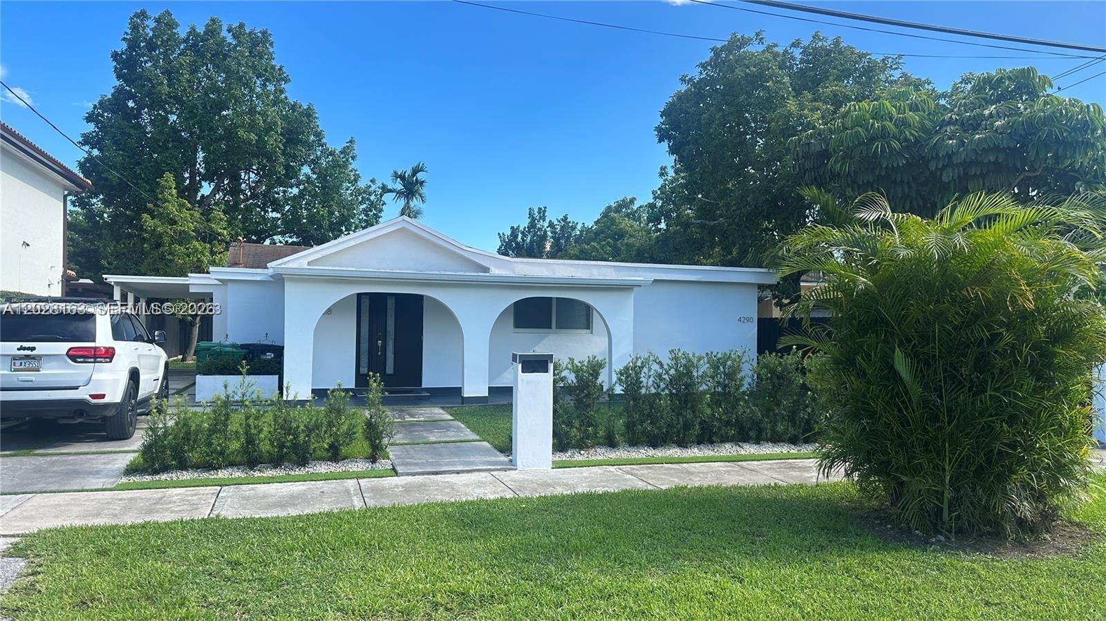4290 SW 9th St B Property Photo 1