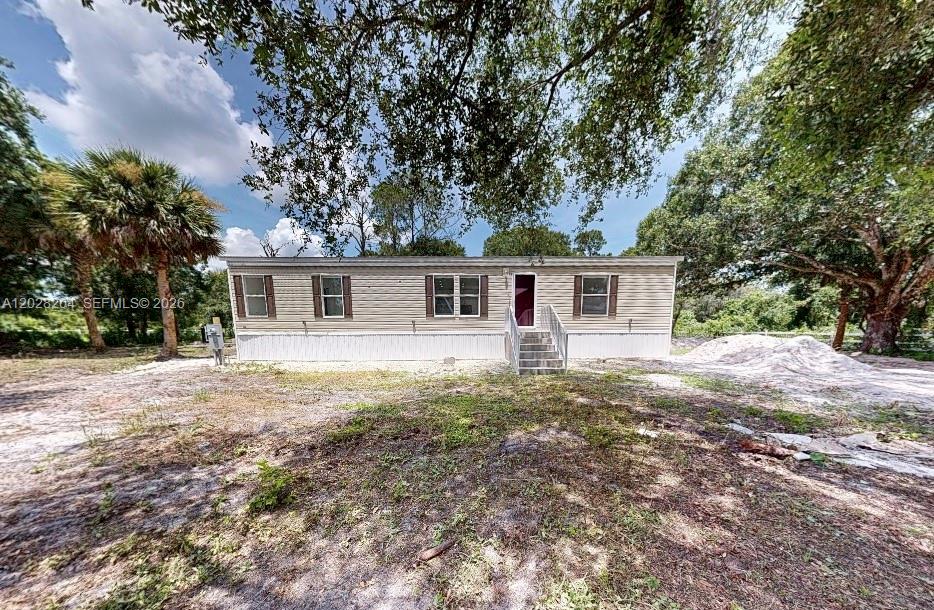 720 N Riverside St Property Photo 18