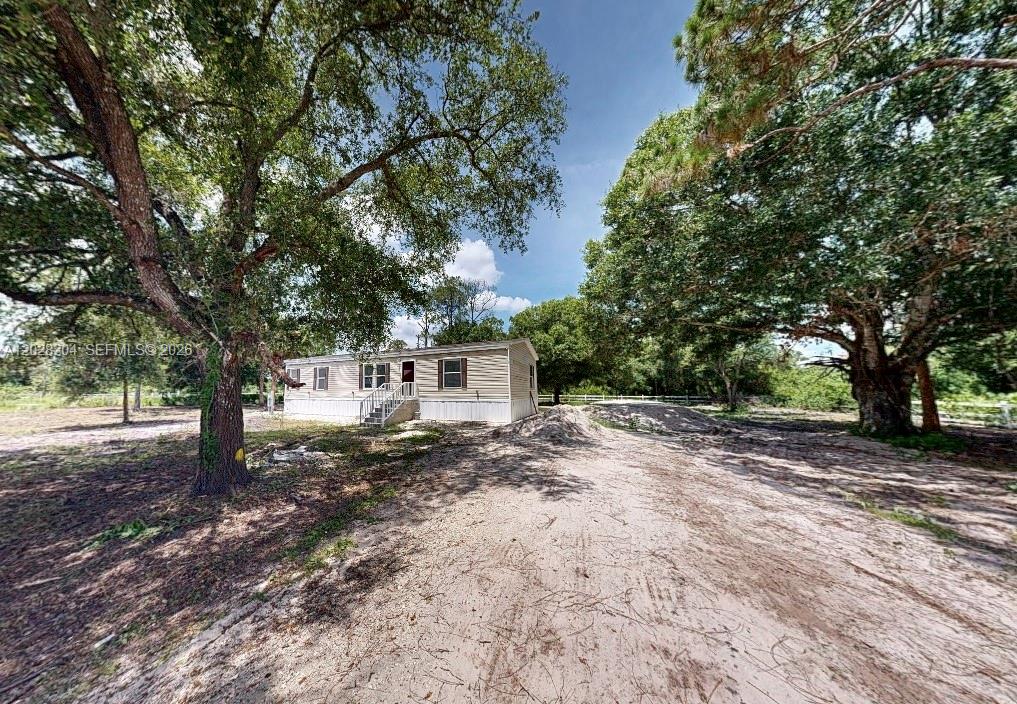 720 N Riverside St Property Photo 19