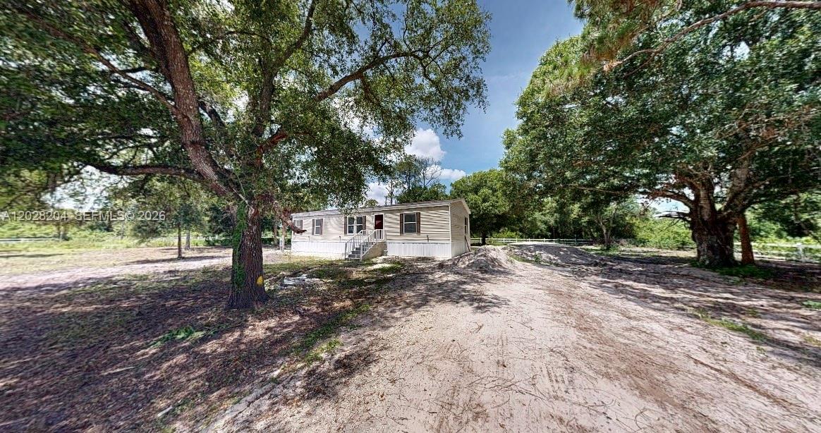 720 N Riverside St Property Photo 20