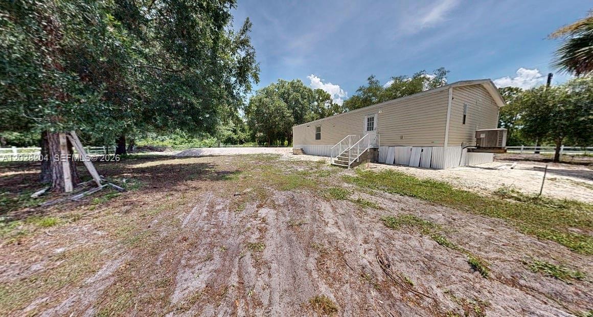 720 N Riverside St Property Photo 21