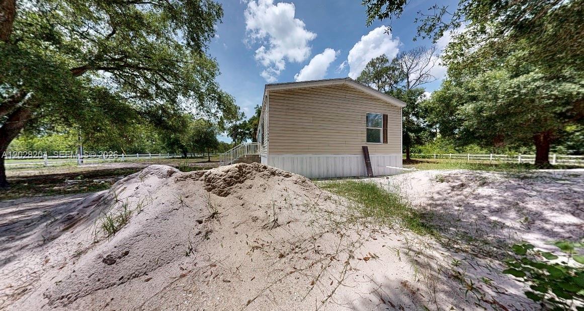 720 N Riverside St Property Photo 23