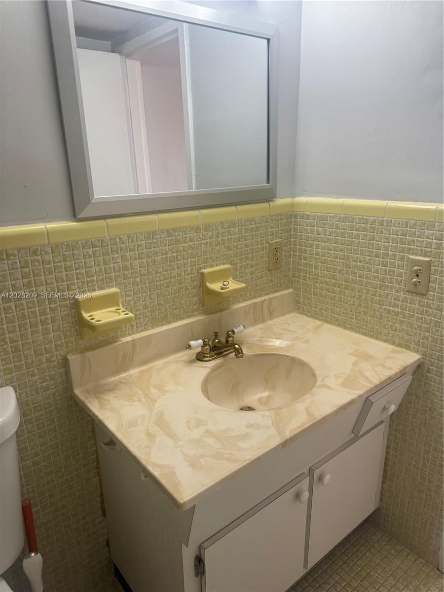 9700 E Bay Harbor Dr 512 Property Photo 11