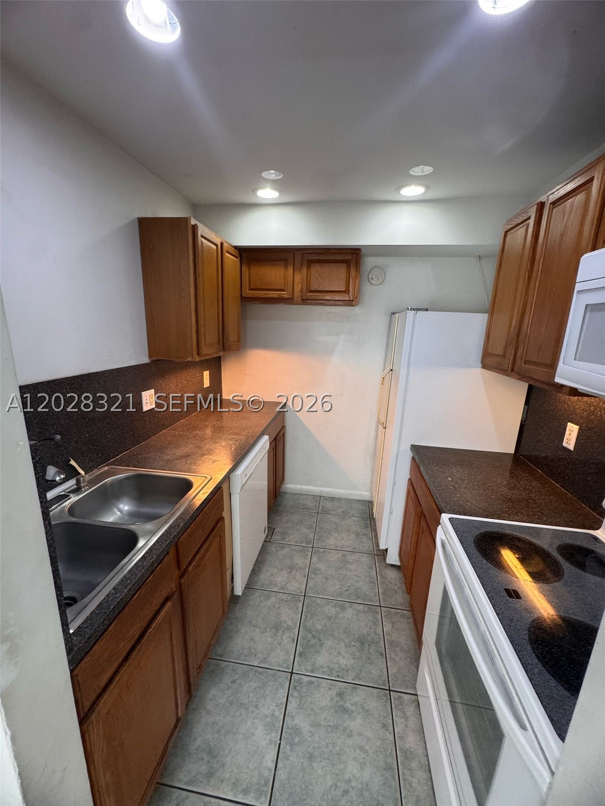 2120 Sherwood Forest Blvd 30 Property Photo 4