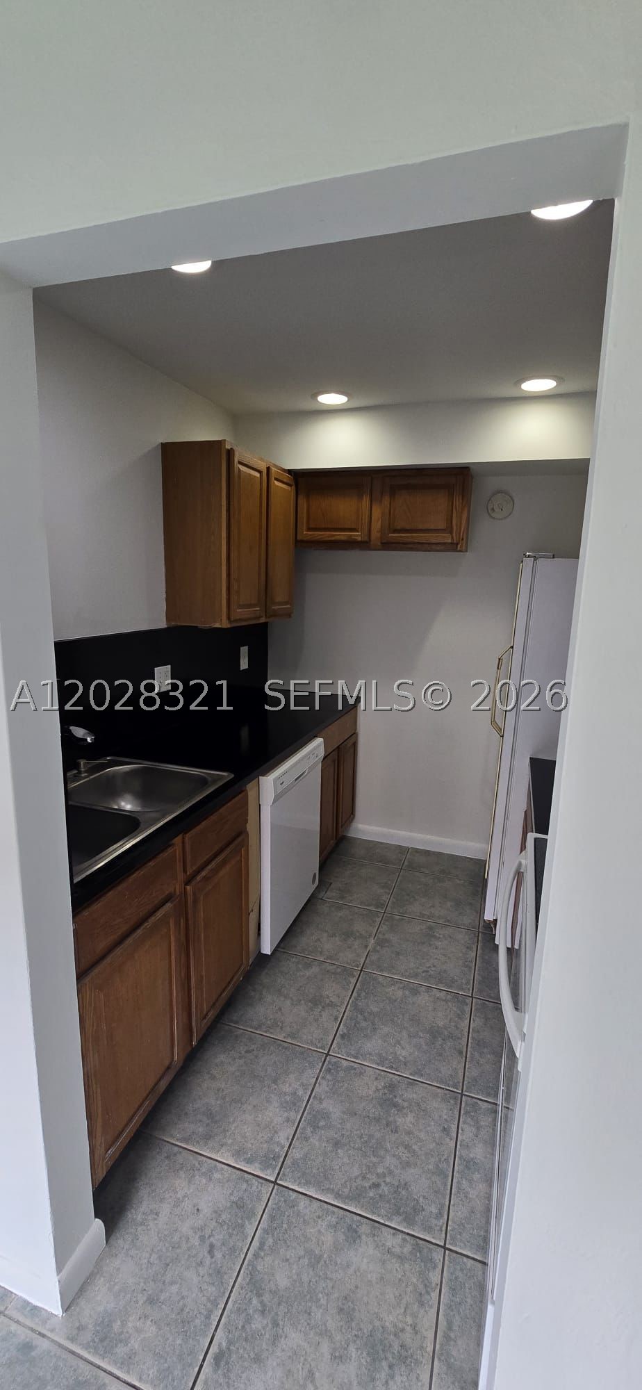 2120 Sherwood Forest Blvd 30 Property Photo 8