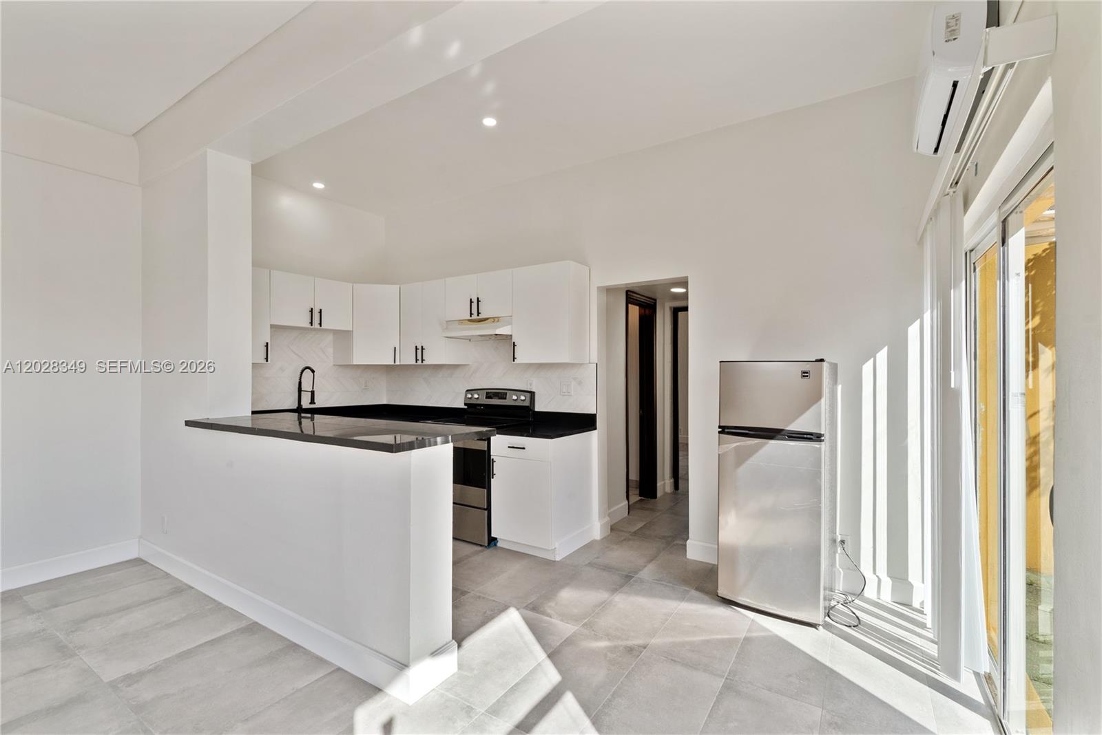 2204 Mckinley St 2 Property Photo 1