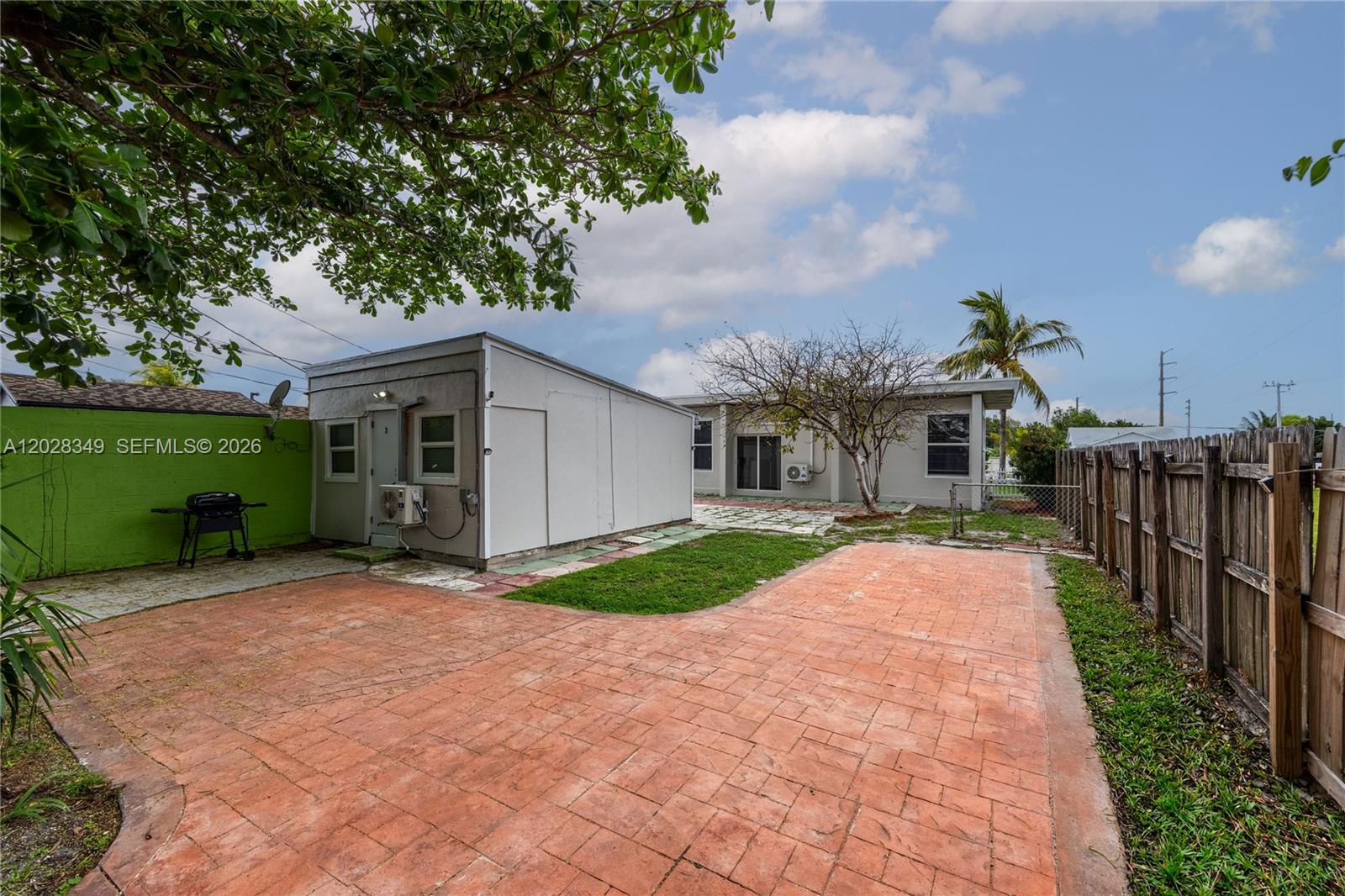 2204 Mckinley St 2 Property Photo 10